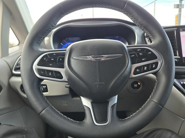 Used 2022 Chrysler Pacifica Touring-L image 19