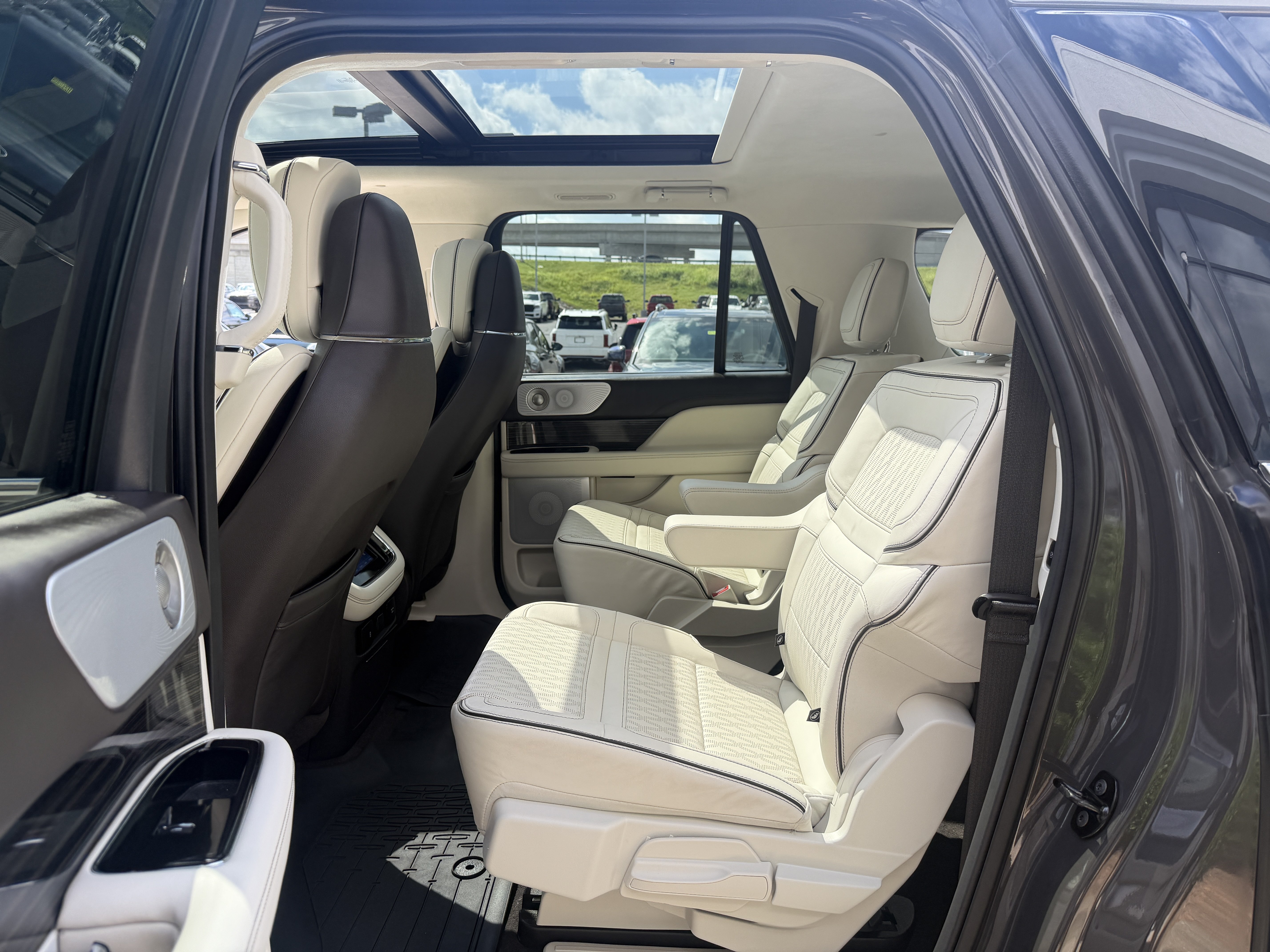 Used 2024 Lincoln Navigator L Black Label AWD/4WD image 30