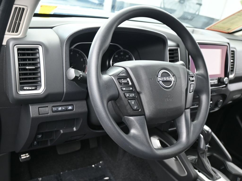 Used 2024 Nissan Frontier SV image 15