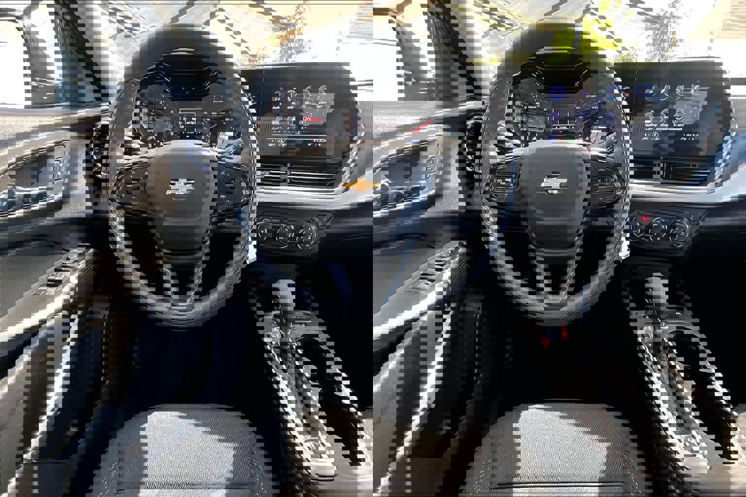 Used 2025 Chevrolet Trax LS image 6