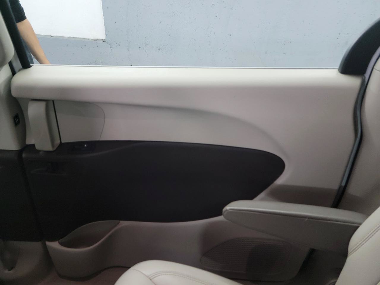 Used 2017 Chrysler Pacifica Touring-L FWD image 25