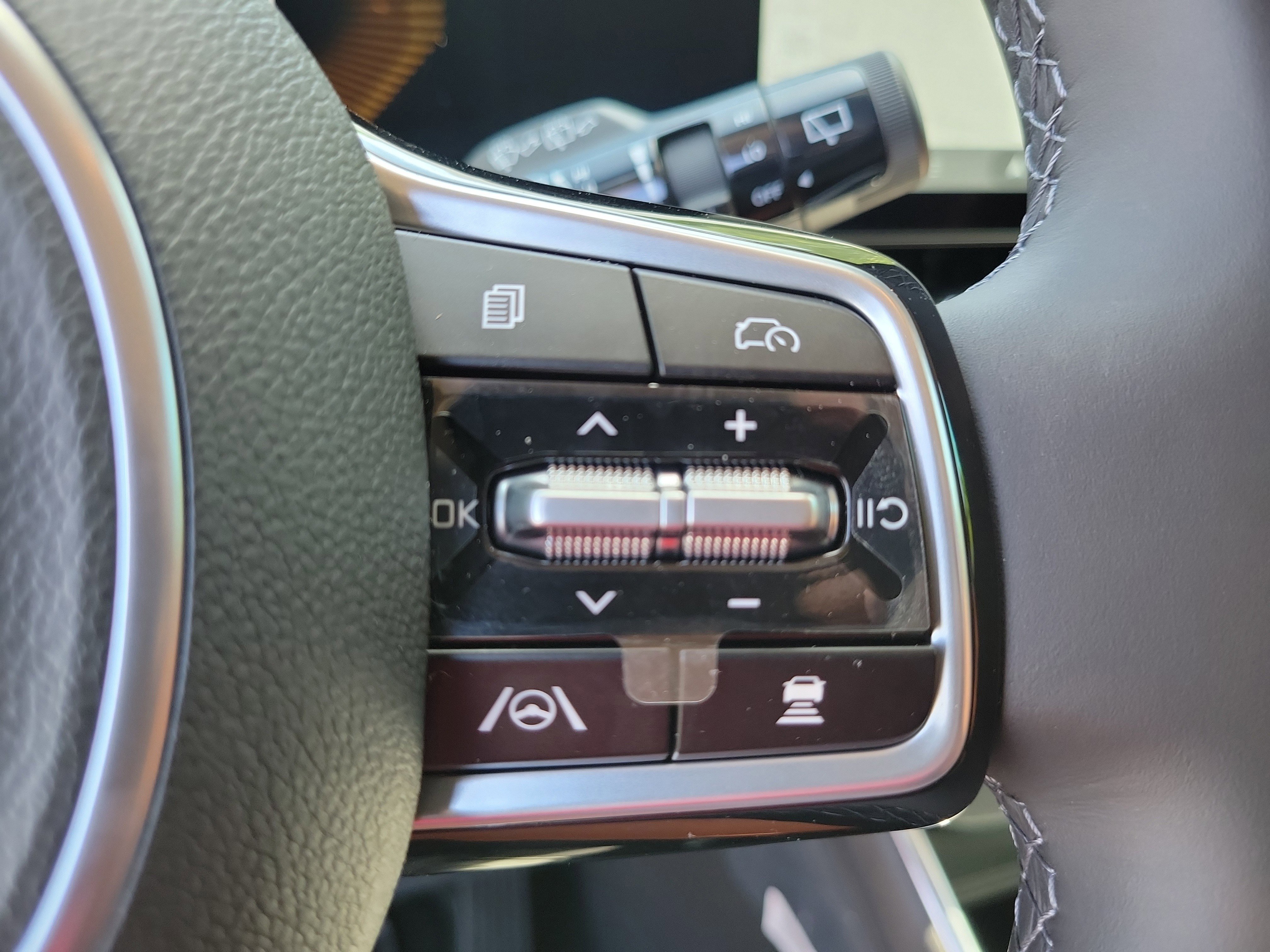 New 2026 Kia Carnival EX FWD image 22
