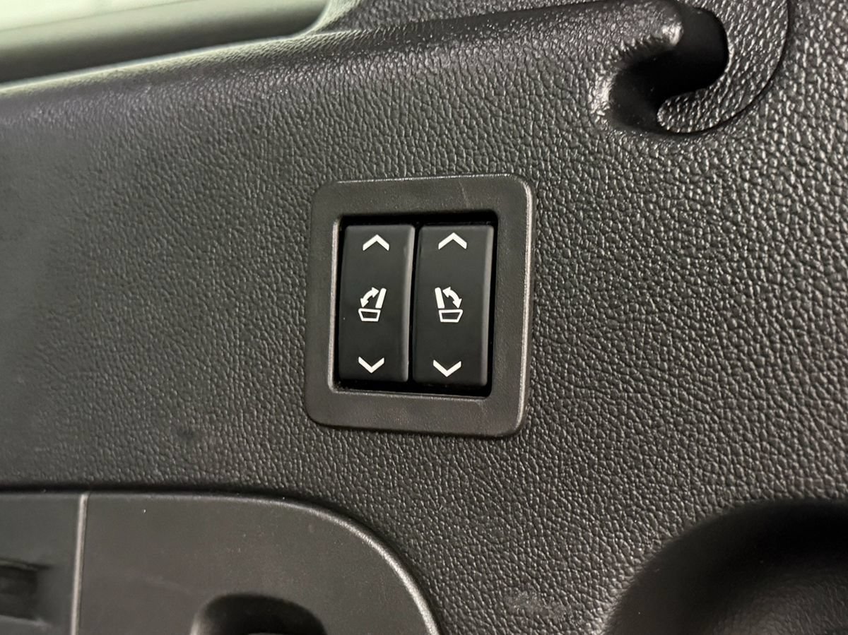 Used 2020 Cadillac Escalade ESV 4WD w/ LPO, Radiant Package image 30