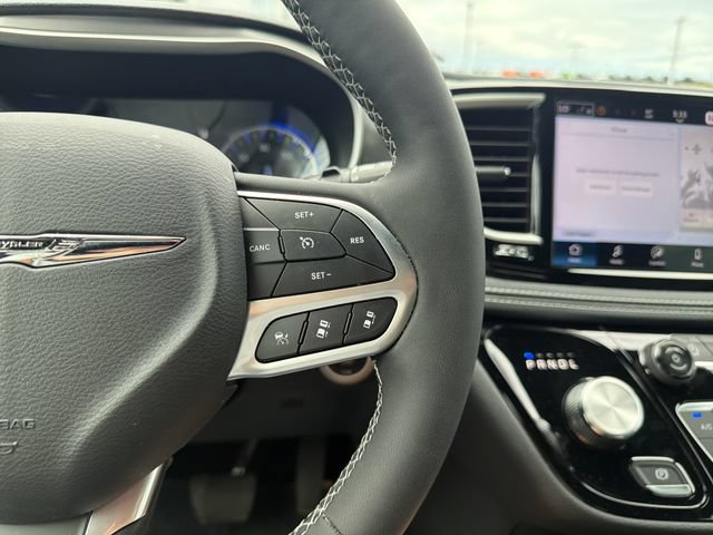 Used 2026 Chrysler Pacifica Select FWD image 27