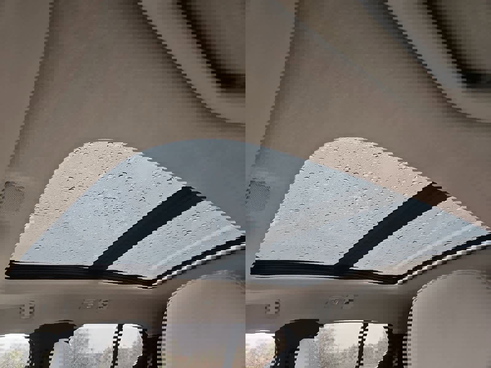 Used 2024 Volvo XC40 B5 Ultimate w/ Protection Package Premier image 19