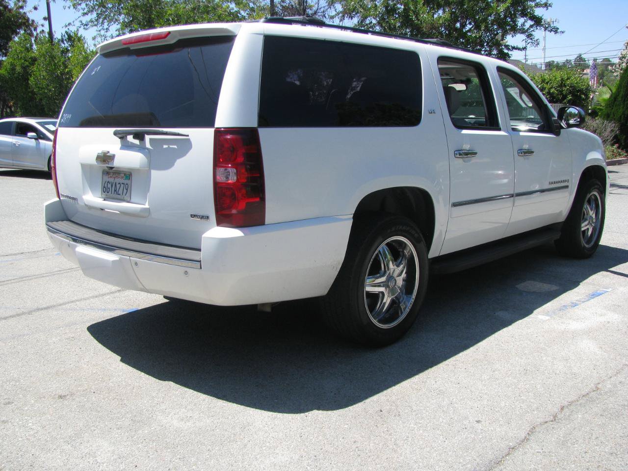 Used 2009 Chevrolet Suburban LTZ RWD image 6