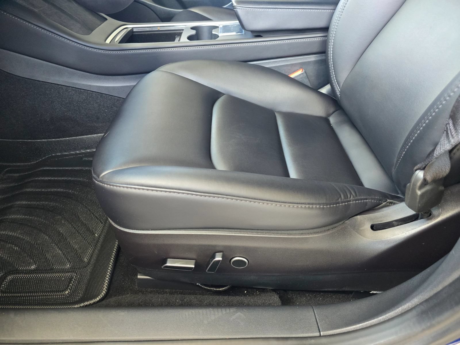 Used 2023 Tesla Model 3 Standard Range RWD image 25