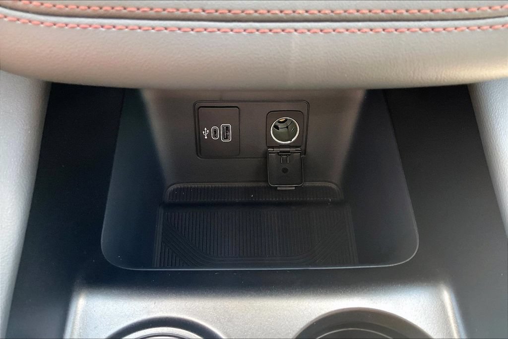Used 2026 Ford Explorer Active AWD/4WD image 17