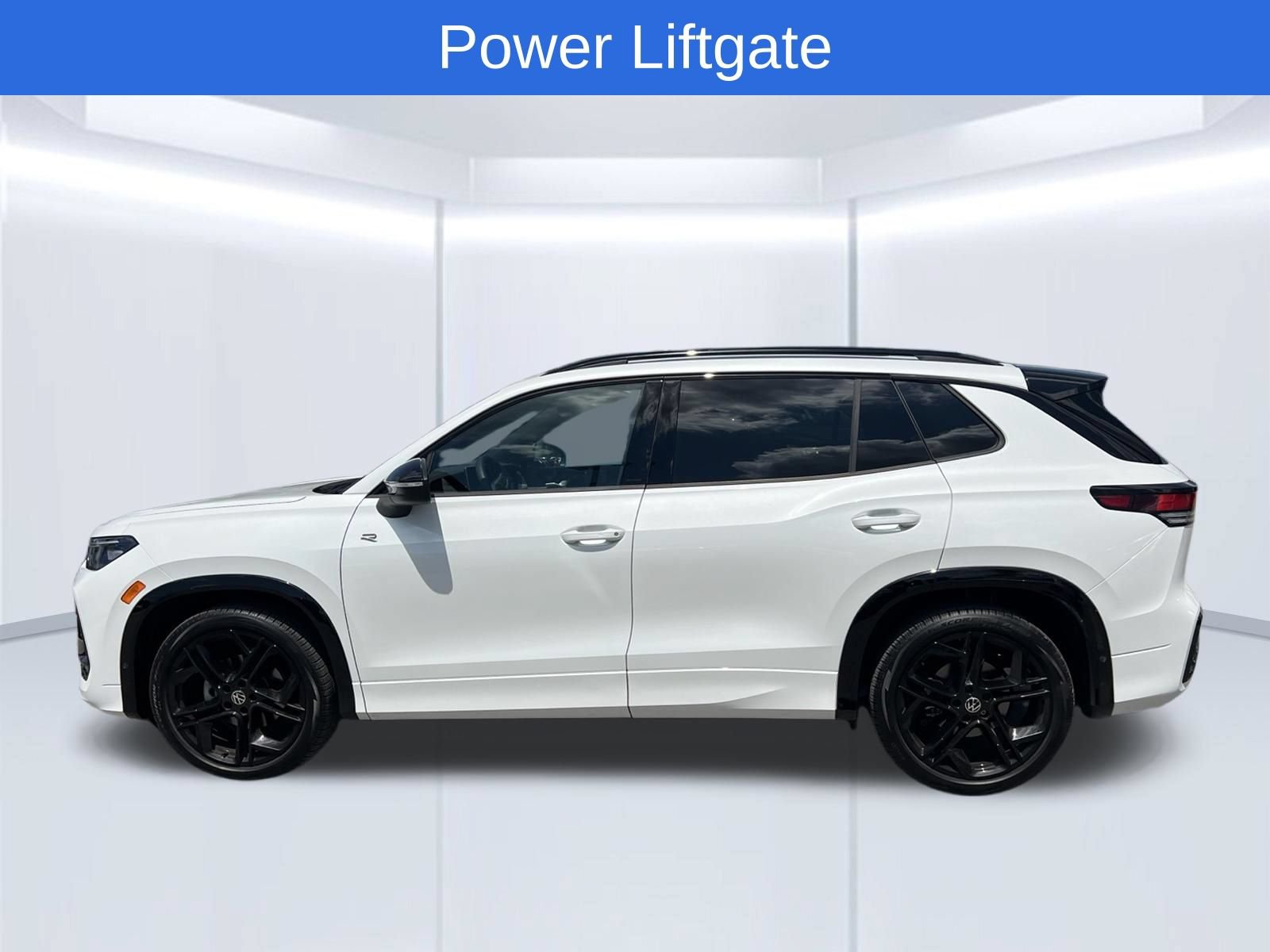 Used 2025 Volkswagen Tiguan SE R-Line FWD image 9