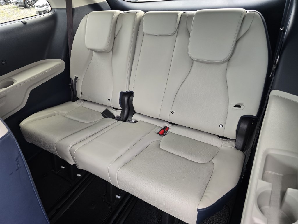 Certified 2025 Kia Carnival EX FWD image 16