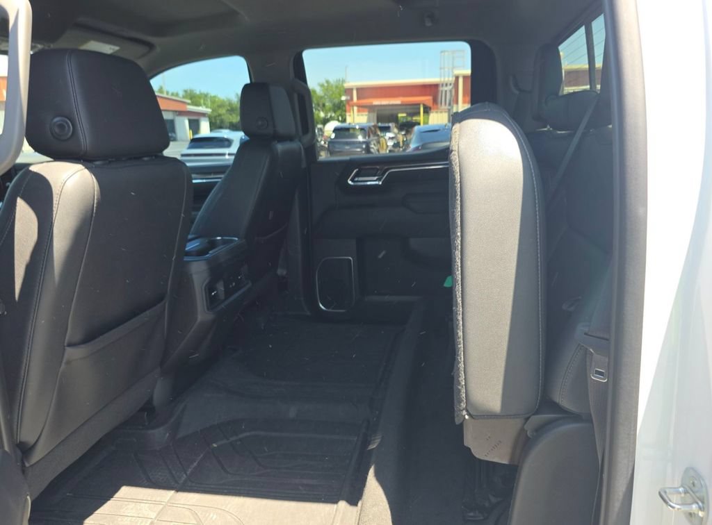 Used 2023 Chevrolet Silverado 1500 RST w/ Redline Edition AWD/4WD image 8