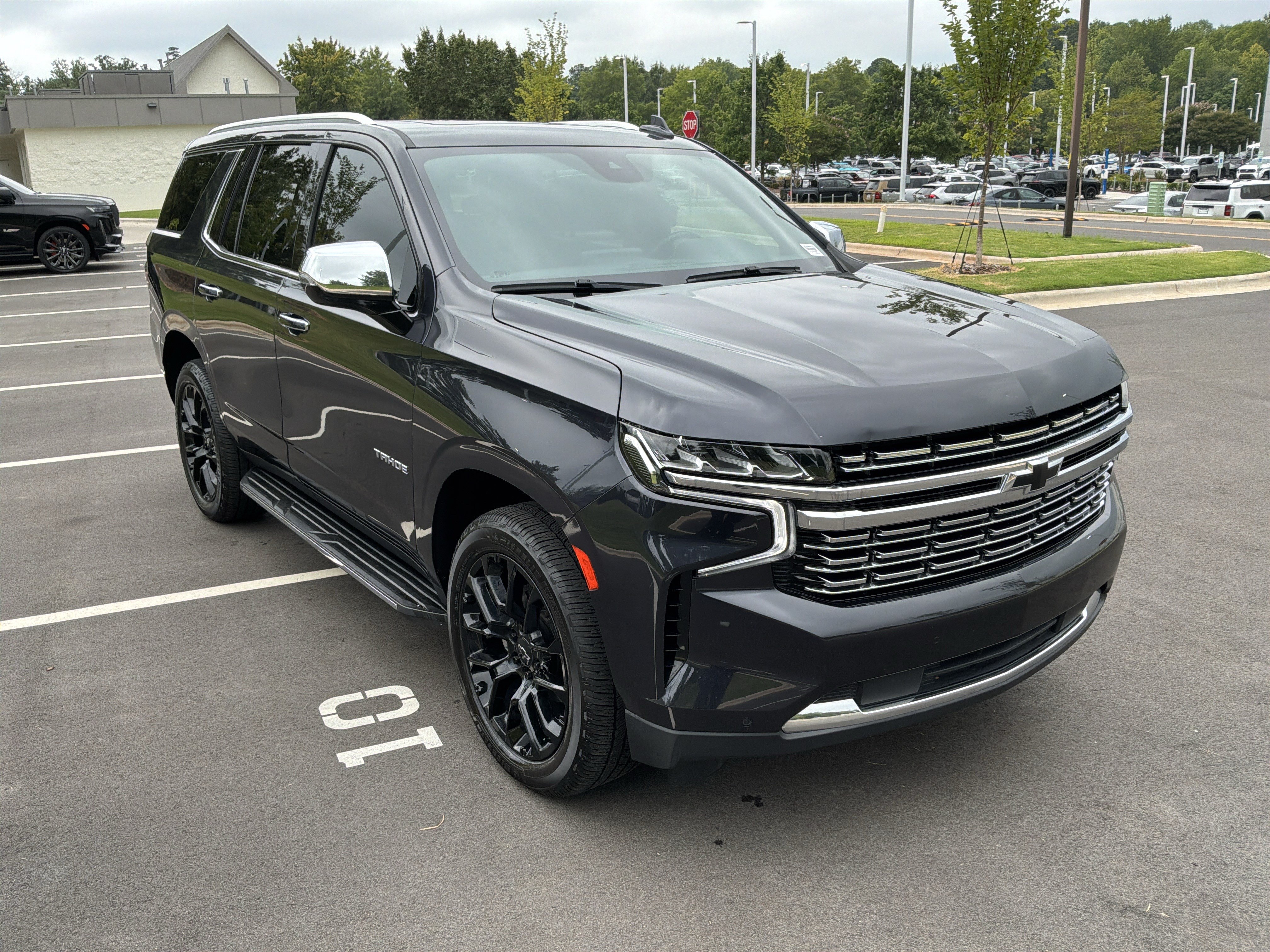 Used 2023 Chevrolet Tahoe Premier AWD/4WD image 2