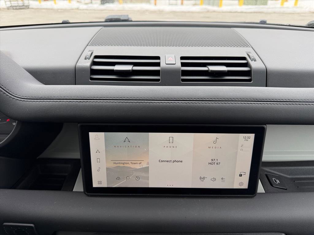 Used 2024 Land Rover Defender 110 S image 12