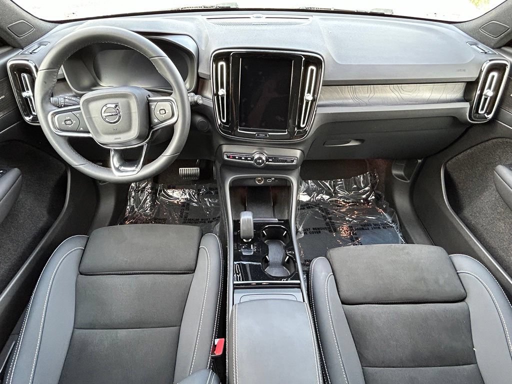 Used 2023 Volvo XC40 Recharge Ultimate AWD/4WD image 10