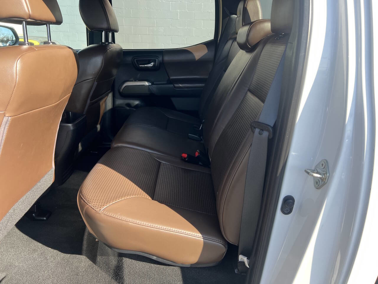 Used 2018 Toyota Tacoma Limited AWD/4WD image 8