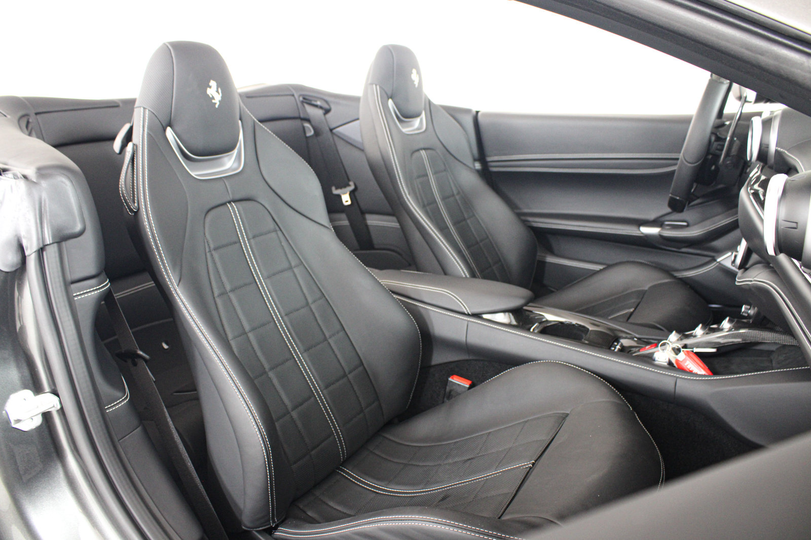 Certified 2023 Ferrari Portofino M RWD image 32