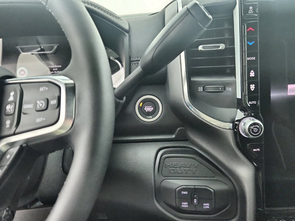 New 2026 RAM 2500 Laramie AWD/4WD image 19