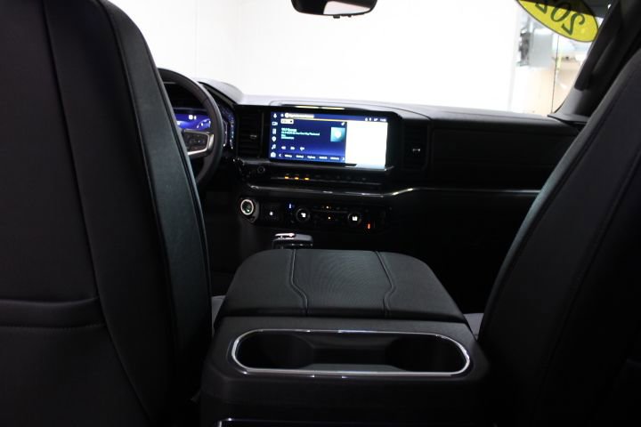 Used 2024 Chevrolet Silverado 1500 LTZ w/ LTZ Premium Package AWD/4WD image 33