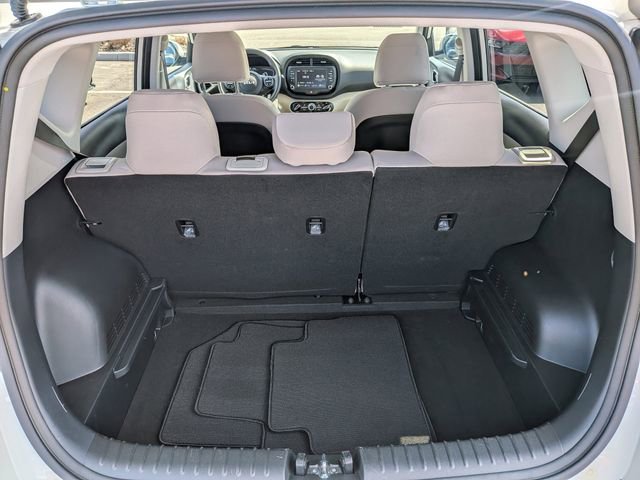 Used 2025 Kia Soul LX w/ LX Technology Package FWD image 13