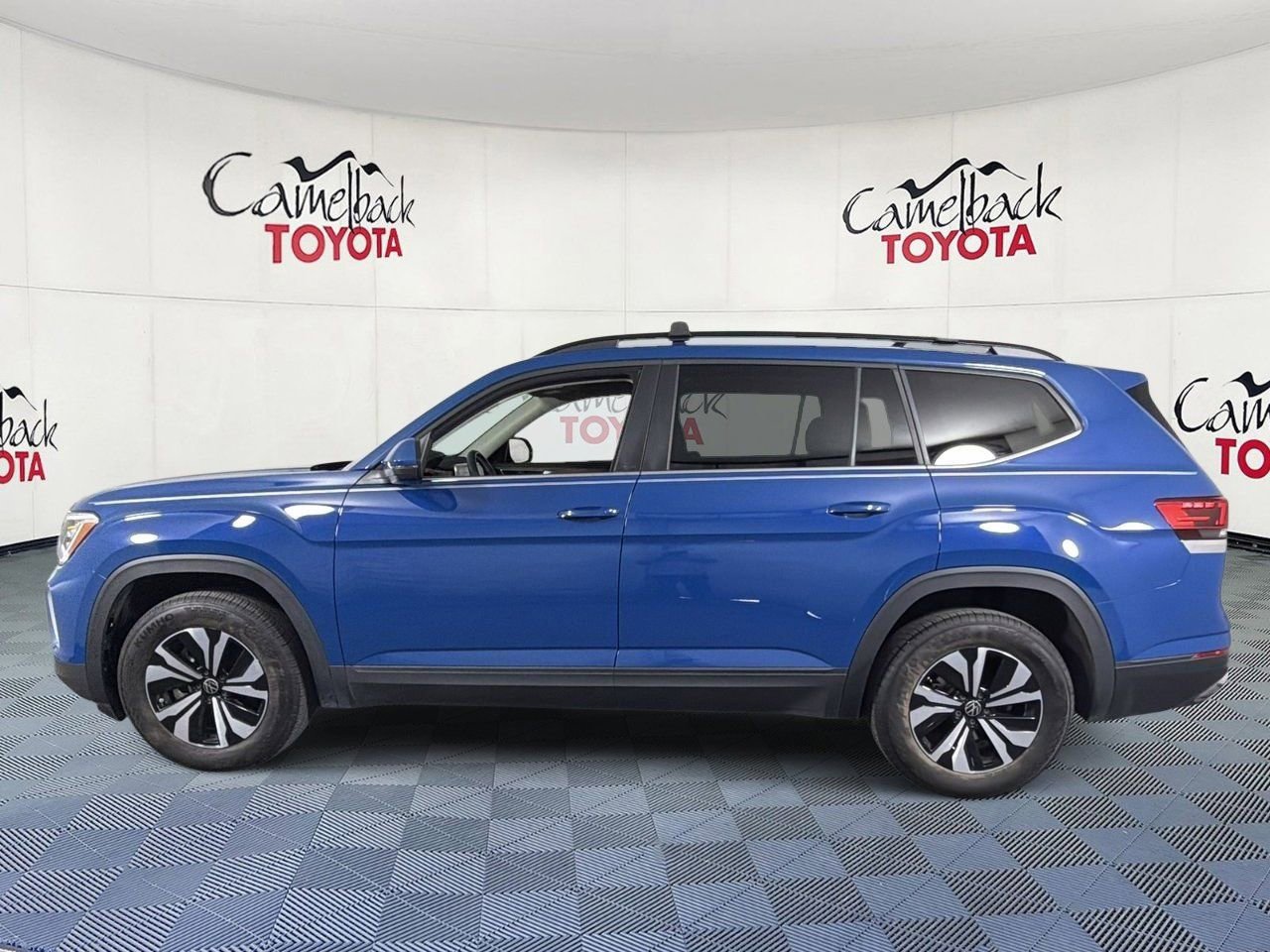 Used 2025 Volkswagen Atlas SE AWD/4WD image 4