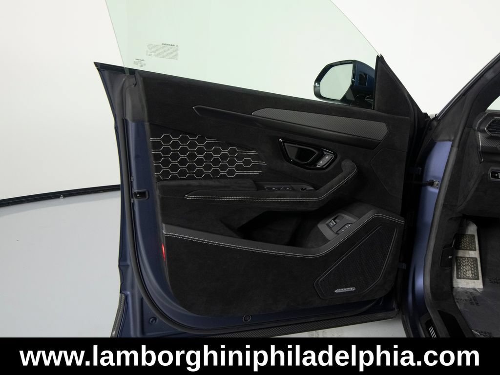Used 2023 Lamborghini Urus Performante AWD/4WD image 12