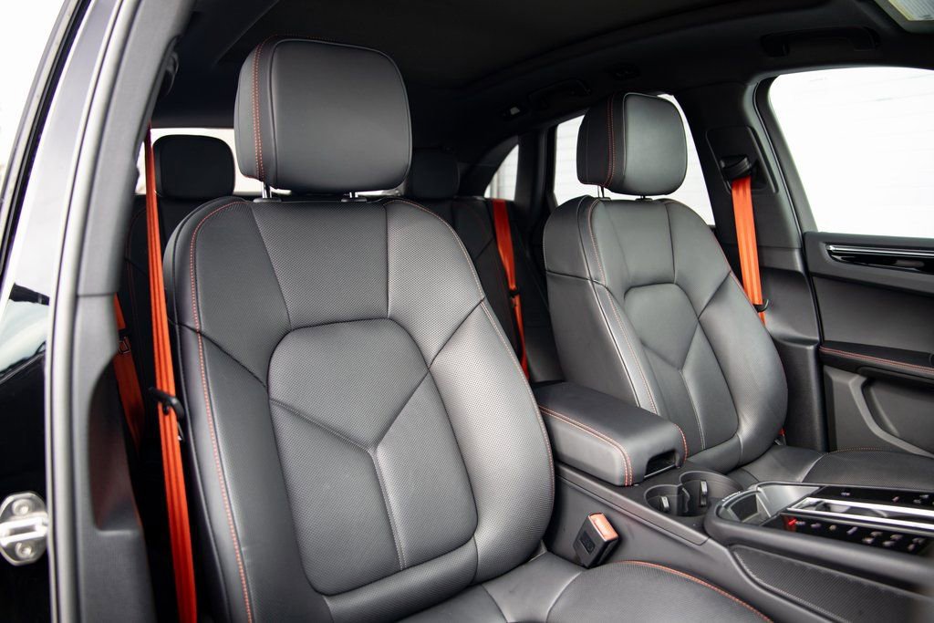 Certified 2025 Porsche Macan image 26