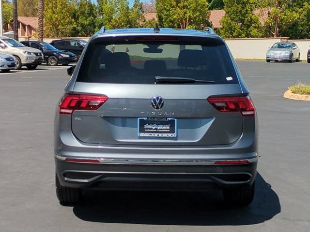 Used 2022 Volkswagen Tiguan SE w/ Panoramic Sunroof Package FWD image 6