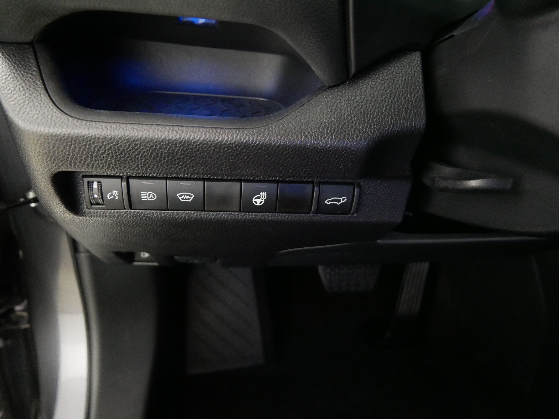 Used 2025 Toyota RAV4 XSE w/ Weather Package AWD/4WD image 26
