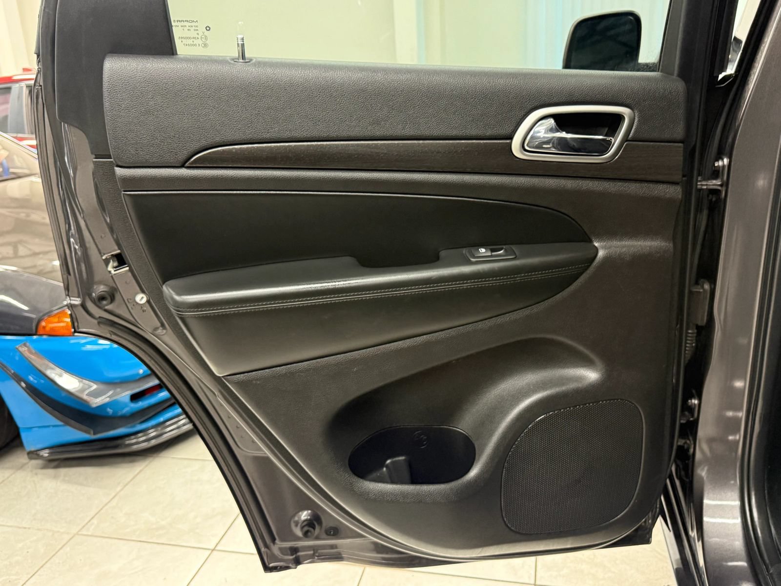 Used 2018 Jeep Grand Cherokee Altitude AWD/4WD image 18