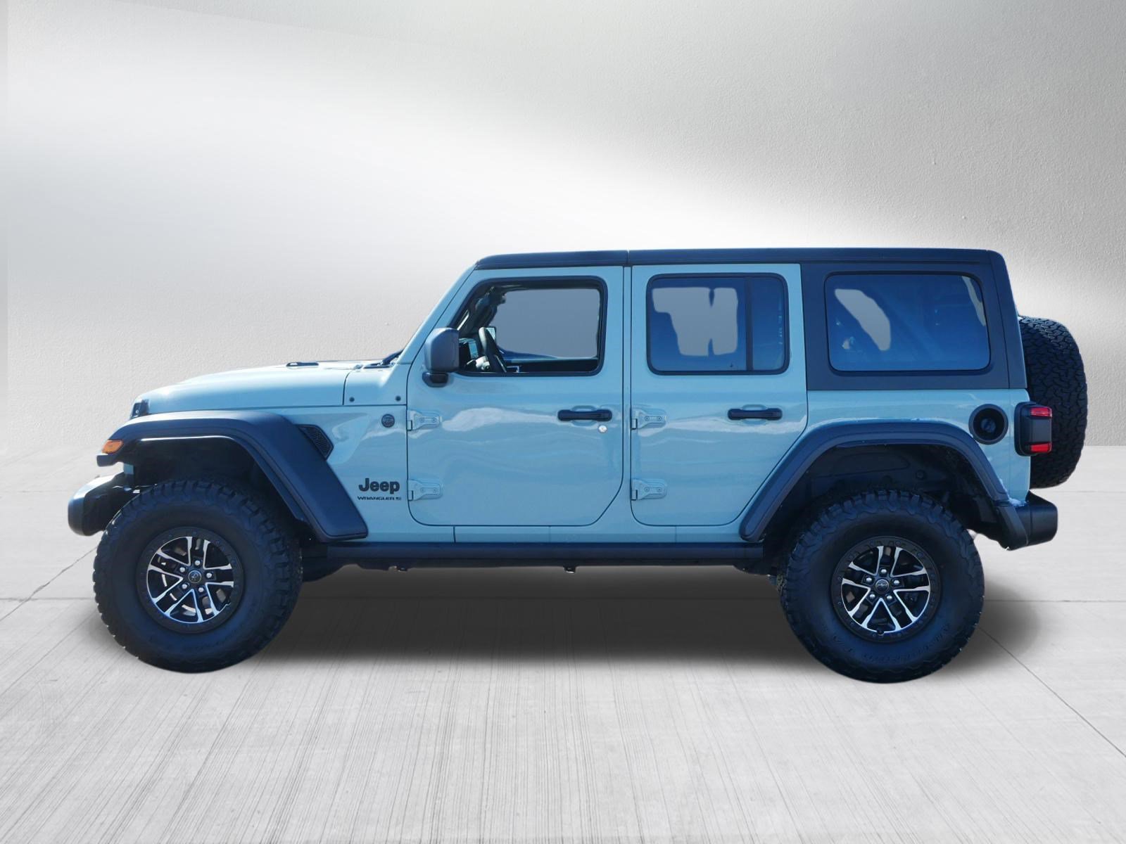 Used 2024 Jeep Wrangler Willys image 4