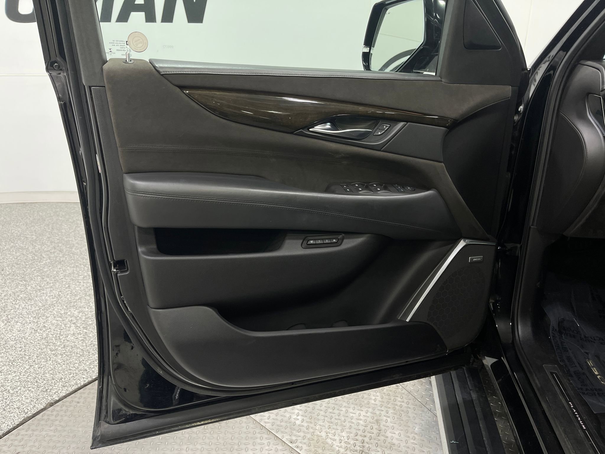 Used 2017 Cadillac Escalade ESV Platinum image 16