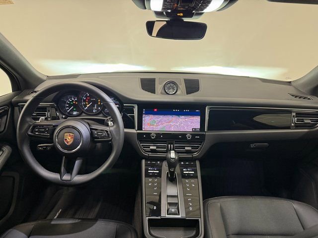 Certified 2023 Porsche Macan image 14