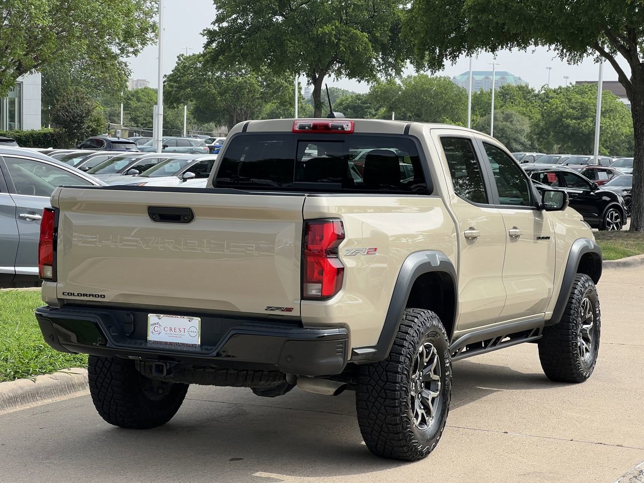 Used 2024 Chevrolet Colorado ZR2 w/ Technology Package AWD/4WD image 4