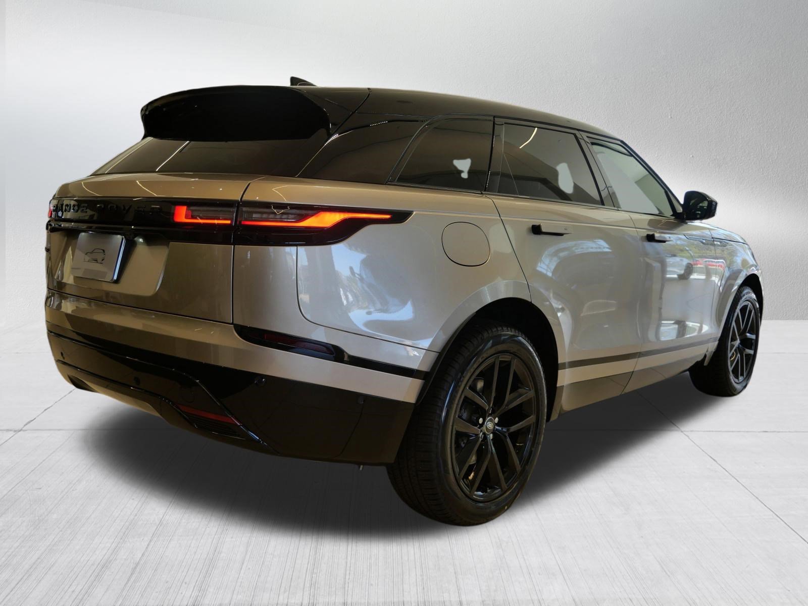 New 2026 Land Rover Range Rover Velar Dynamic SE AWD/4WD image 2