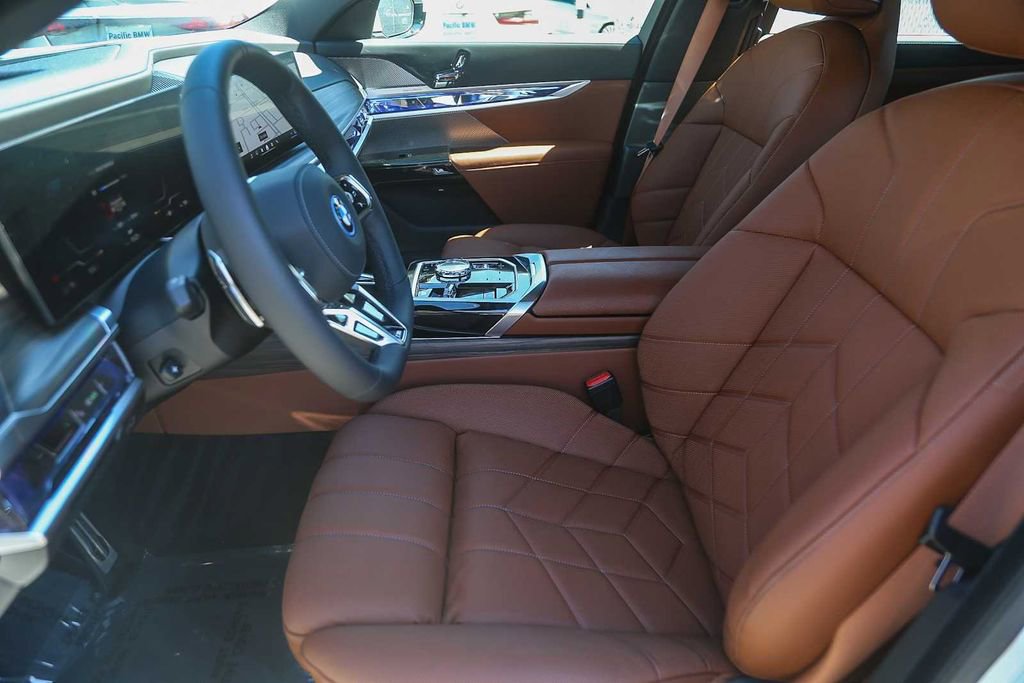Used 2025 BMW i7 xDrive60 image 14