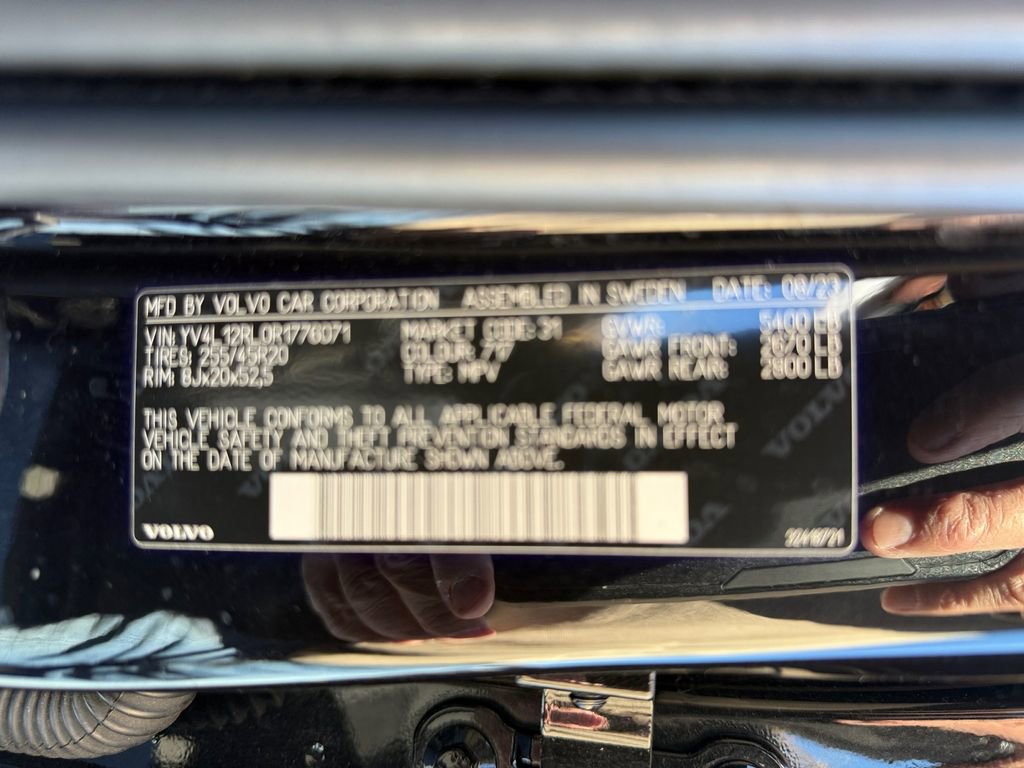 Used 2024 Volvo XC60 B5 Plus image 31