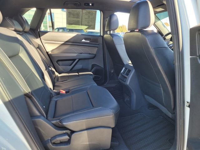 Used 2022 Volkswagen Atlas Cross Sport SEL R-Line AWD/4WD image 13