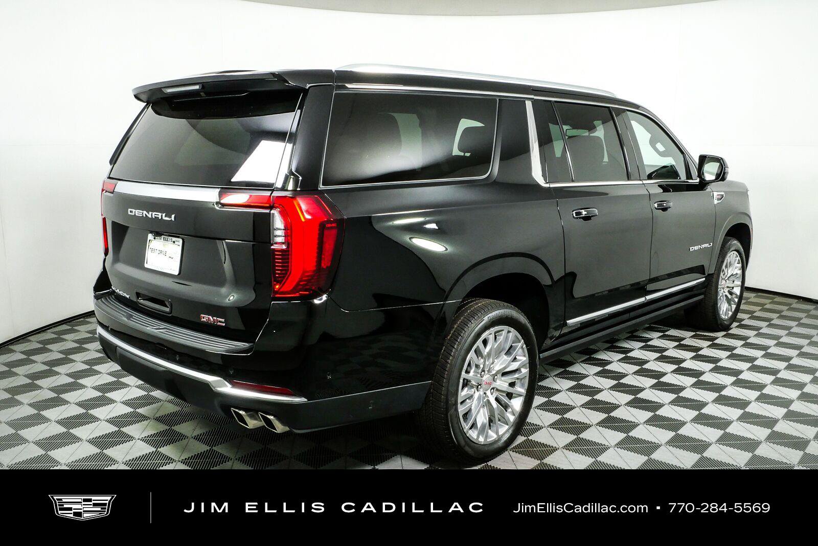 Used 2025 GMC Yukon XL Denali w/ Sun & Power Step Package AWD/4WD image 3