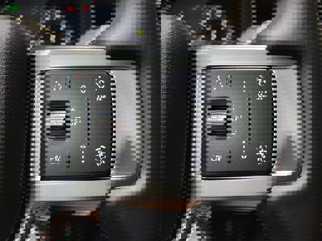 New 2025 Land Rover Discovery S image 16