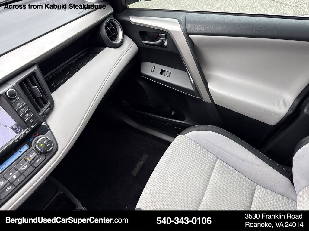 Used 2017 Toyota RAV4 XLE image 29