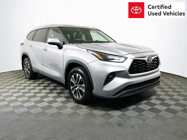 Certified 2023 Toyota Highlander XLE image 1