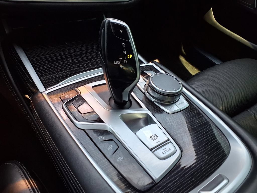 Used 2019 BMW 750i xDrive w/ M Sport Package AWD/4WD image 28