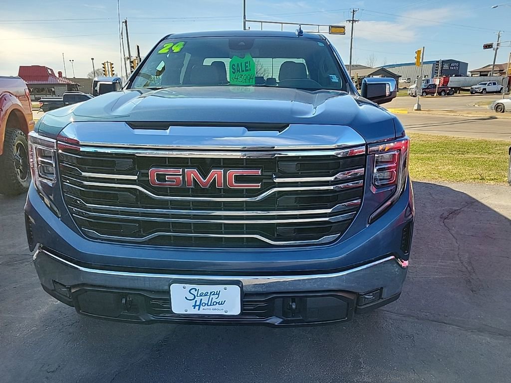 Used 2024 GMC Sierra 1500 SLT image 2
