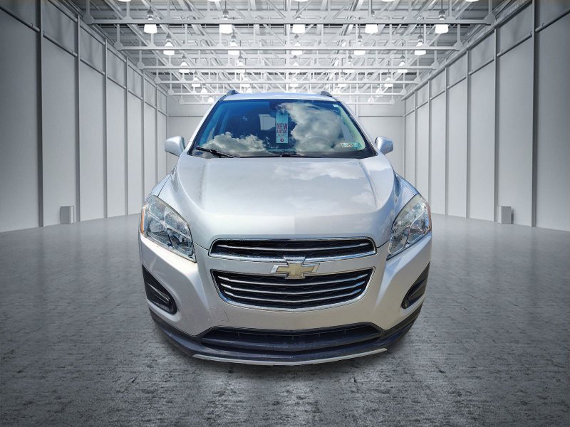 Used 2016 Chevrolet Trax LT w/ LT Convenience Package AWD/4WD image 2