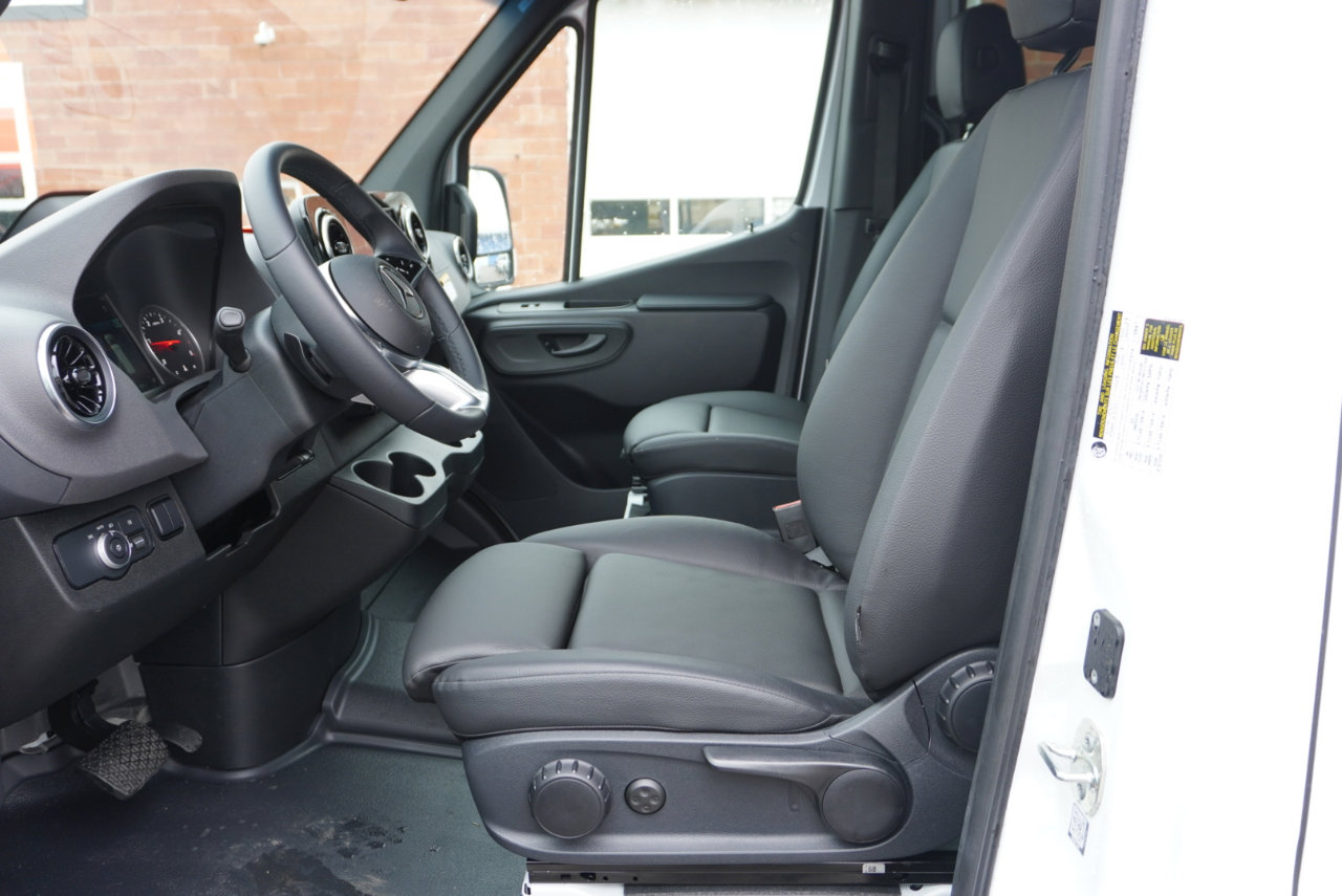 Used 2025 Mercedes-Benz Sprinter 2500 image 18
