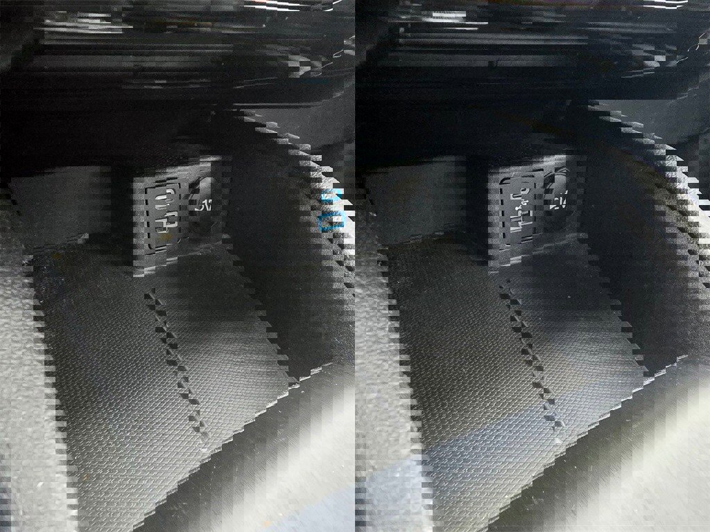 Used 2022 Ford Escape Titanium w/ Class II Trailer Tow Package image 25