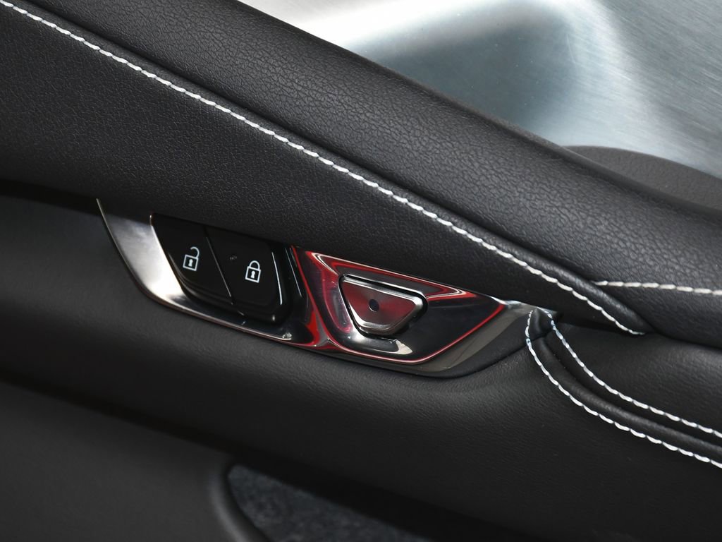 Used 2024 Chevrolet Corvette Stingray Convertible RWD image 17