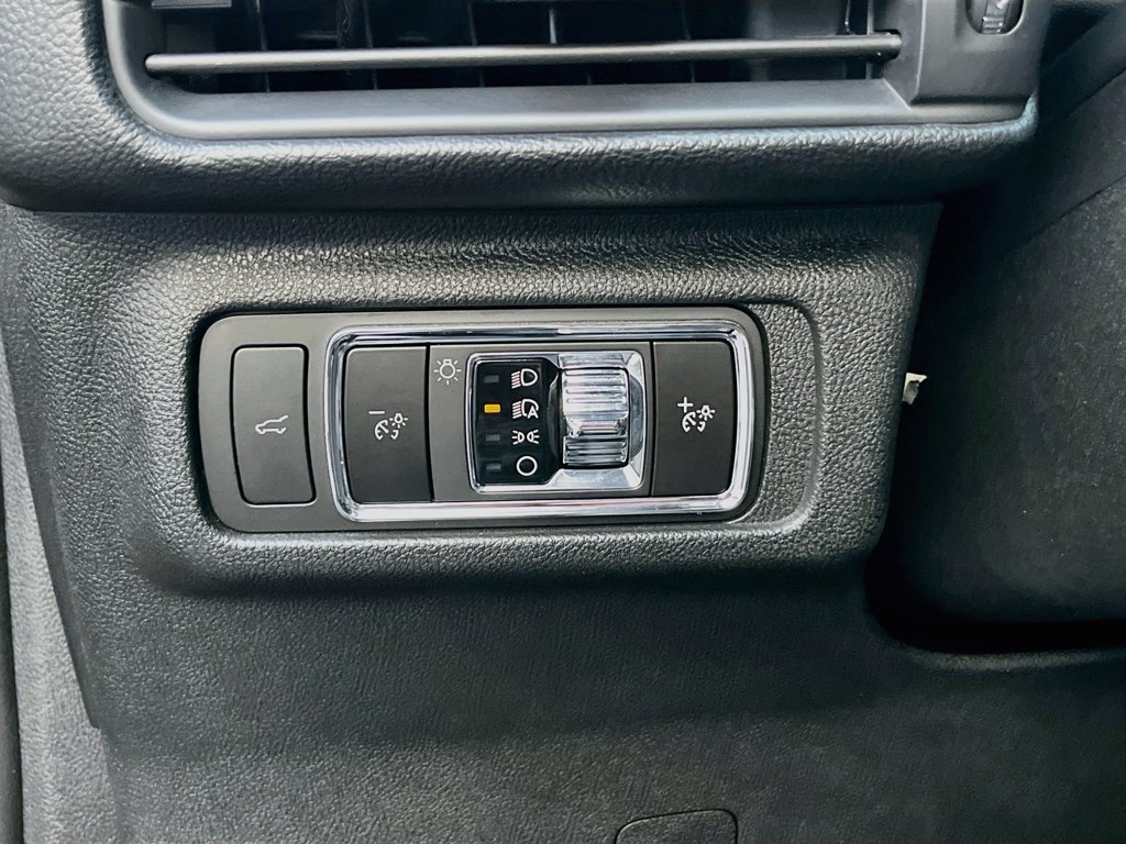 Used 2025 Lincoln Corsair AWD w/ Equipment Group 101A image 10