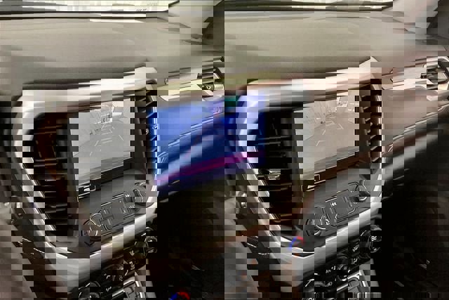 Certified 2023 GMC Acadia SLT w/ Preferred Package image 28