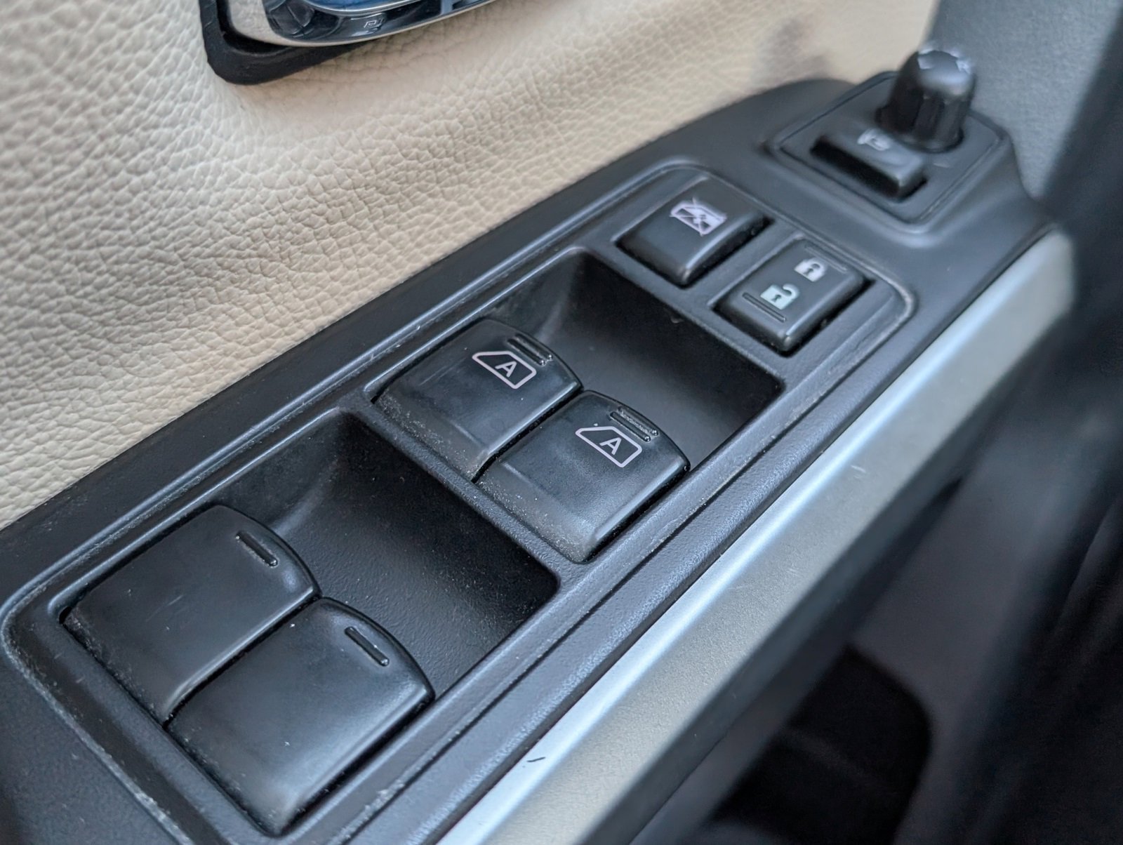 Used 2017 Nissan Titan SL image 18